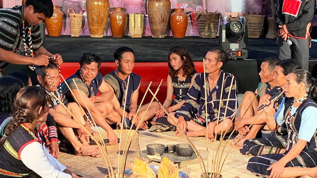 phong-tuc-tap-quan-cua-dan-toc-co-ho-2-1024x576.jpg