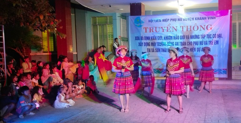 Dzięki środkom z Projektu 8 liczne działania komunikacyjne przyczyniły się do promowania równości płci i rozwiązywania palących problemów kobiet i dzieci ze społeczności mniejszości etnicznych.