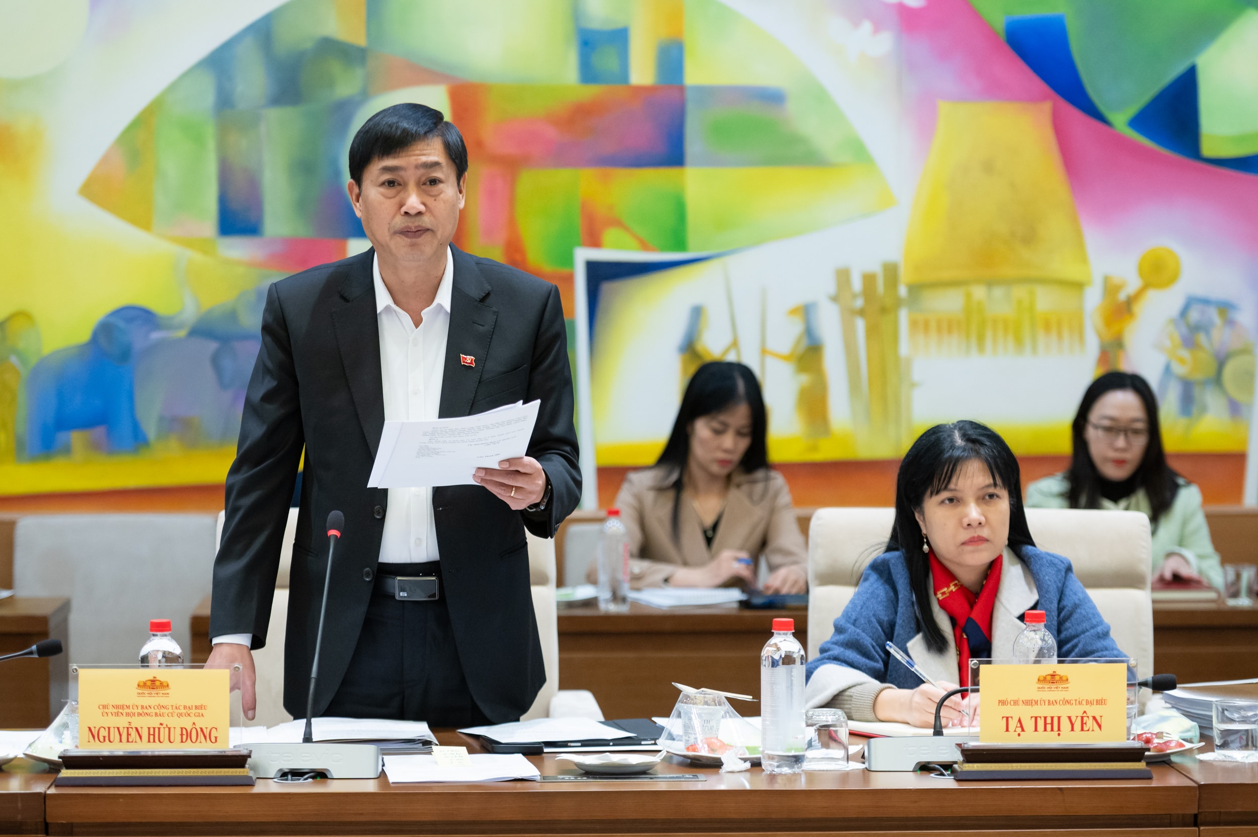 Ketua Komite Urusan Delegasi, Wakil Kepala Subkomite Tetap Nguyen Huu Dong menyampaikan pidato.