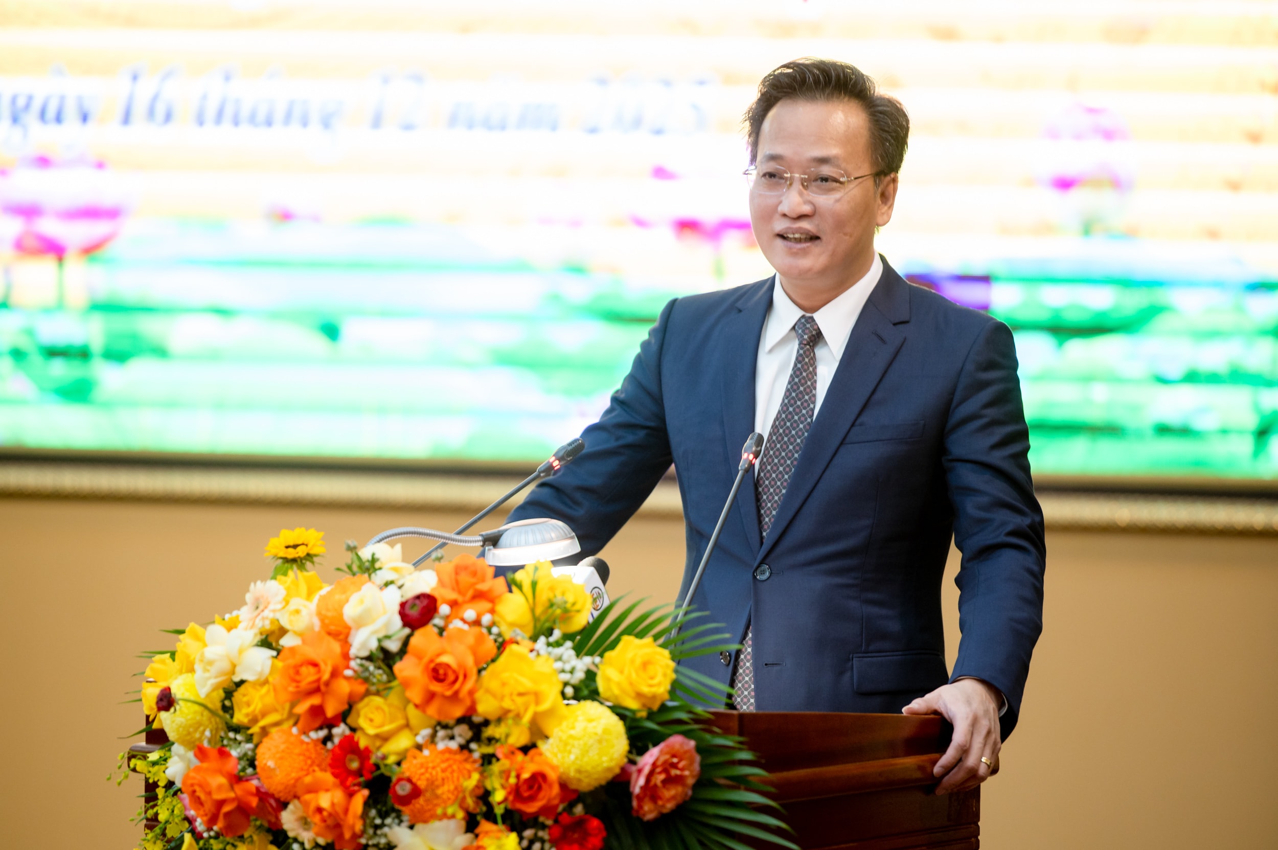 លេខាគណៈកម្មាធិការបក្សខេត្ត Hung Yen លោក Nguyen Huu Nghia ថ្លែងសុន្ទរកថា។