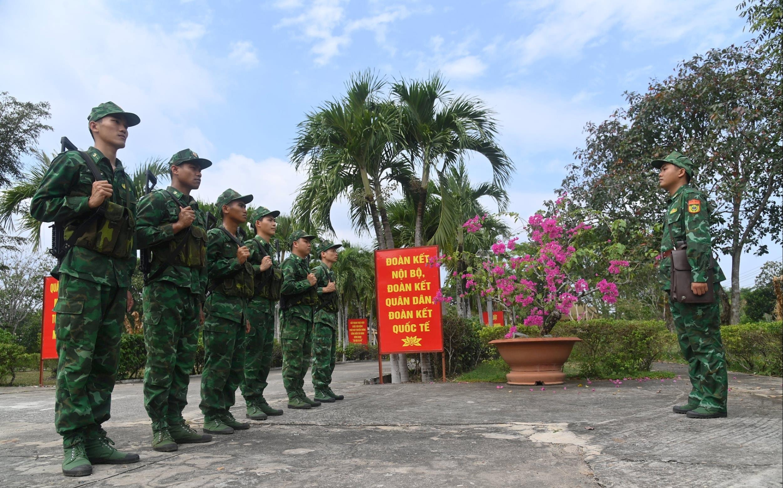 Bộ CHQS tỉnh Đồng Nai đã tham mưu triển khai đồng bộ nhiều giải pháp nhằm nâng cao chất lượng thực hiện nhiệm vụ quân sự, quốc phòng, bảo đảm giữ vững ổn định chính trị - xã hội và tạo nền tảng cho phát triển bền vững. Ảnh: Thành Chung
