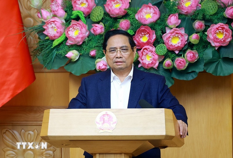Premiér Pham Minh Chinh předsedá 4. zasedání Ústředního řídícího výboru pro bytovou politiku a trh s nemovitostmi. (Foto: Duong Giang/VNA)