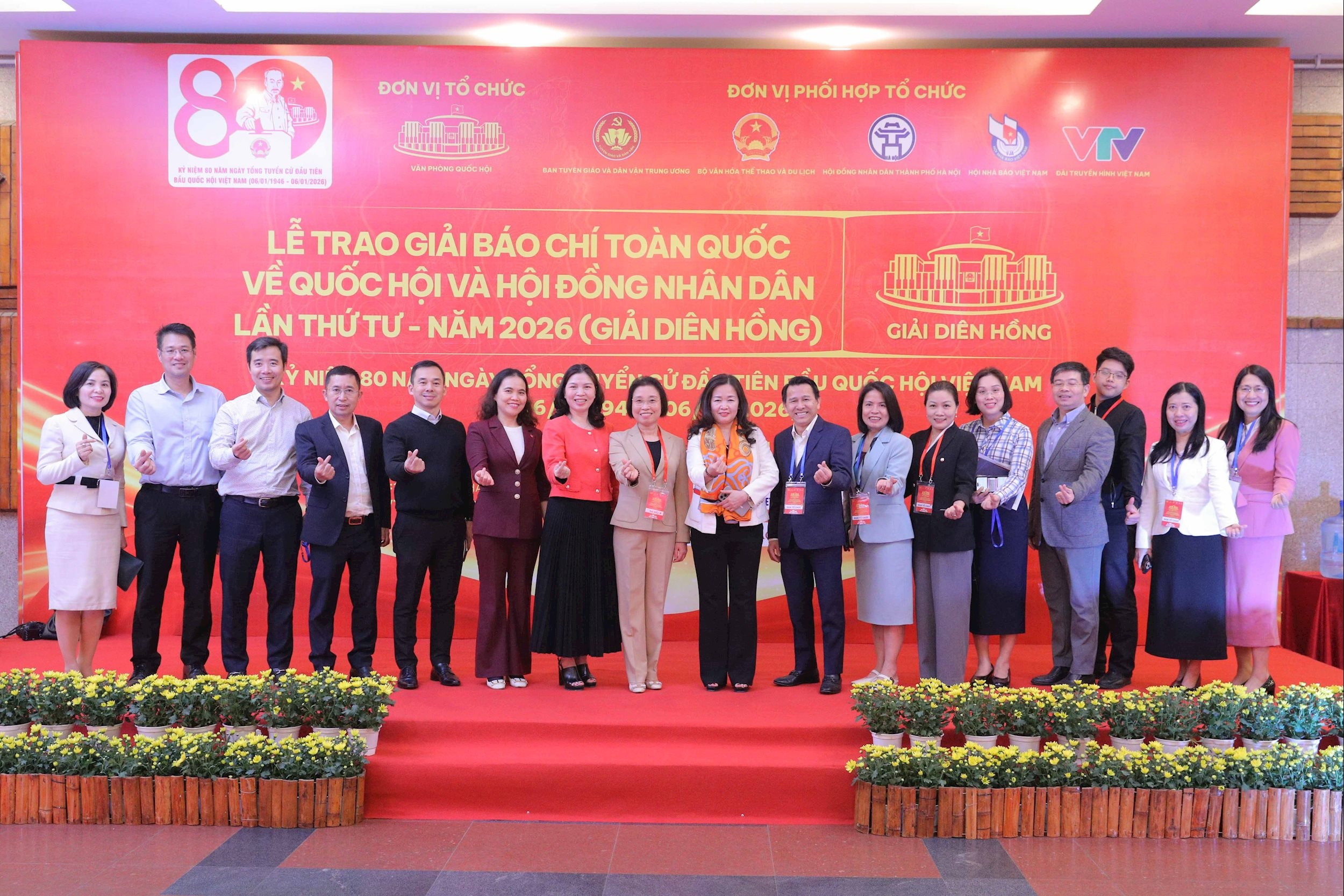 Delegáti si pořídili pamětní fotografii.