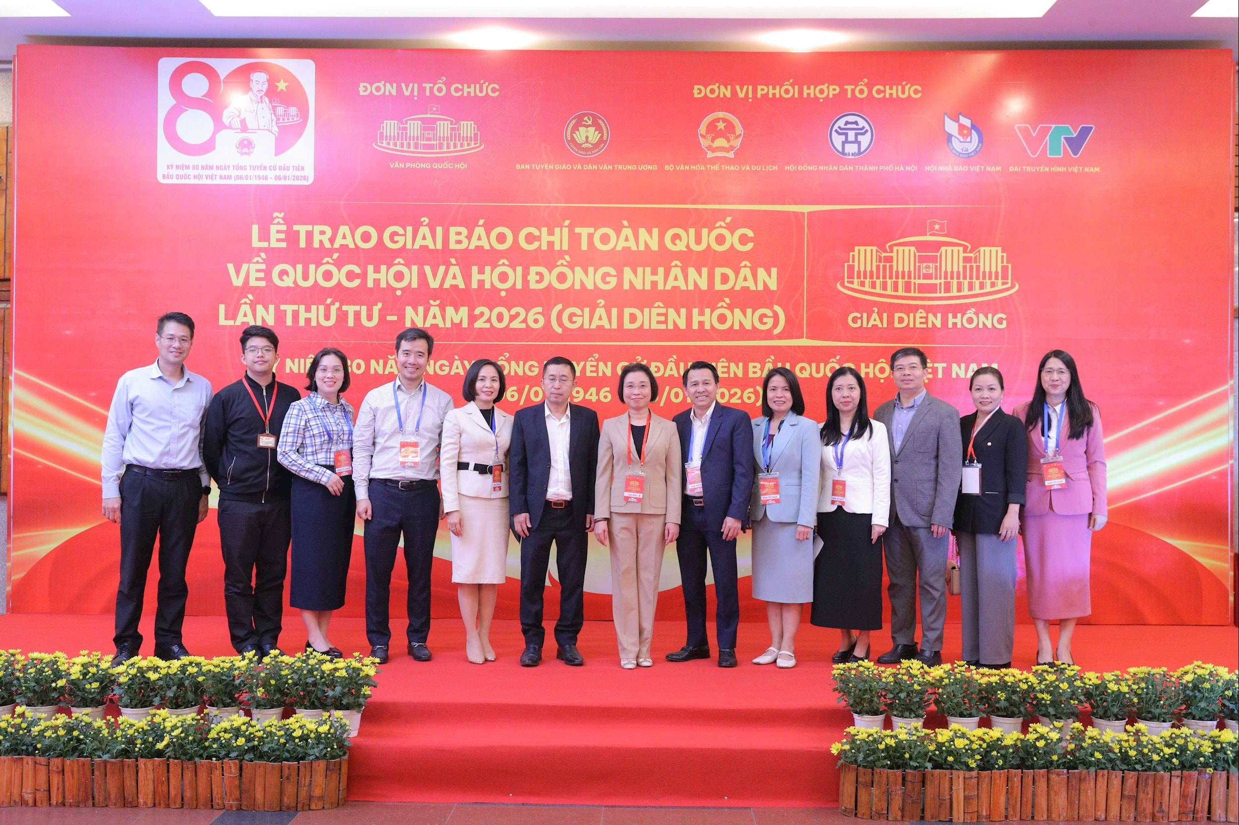 Delegáti si pořídili pamětní fotografii.