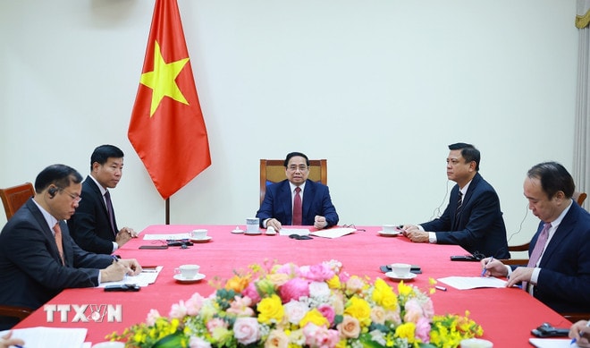 ttxvn-thu-tuong-pham-minh-chinh-dien-dam-voi-thu-tuong-singapore-1.jpg