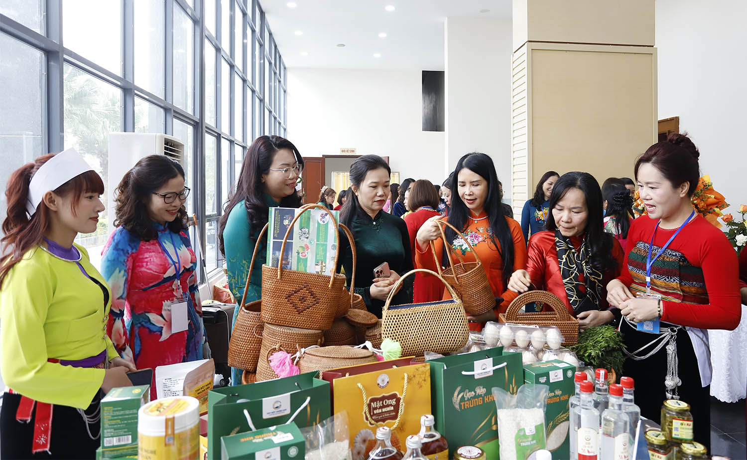 Các sản phẩm do chị em trong tỉnh sản xuất