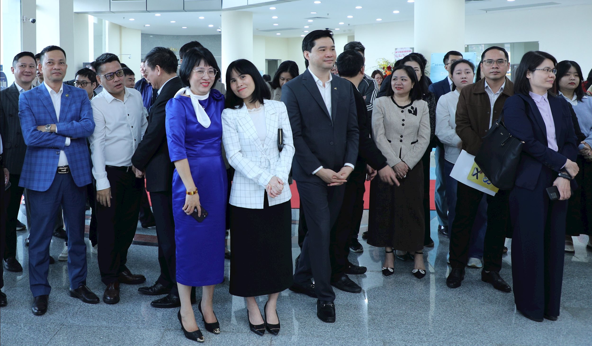 Các đại biểu dự buổi lễ