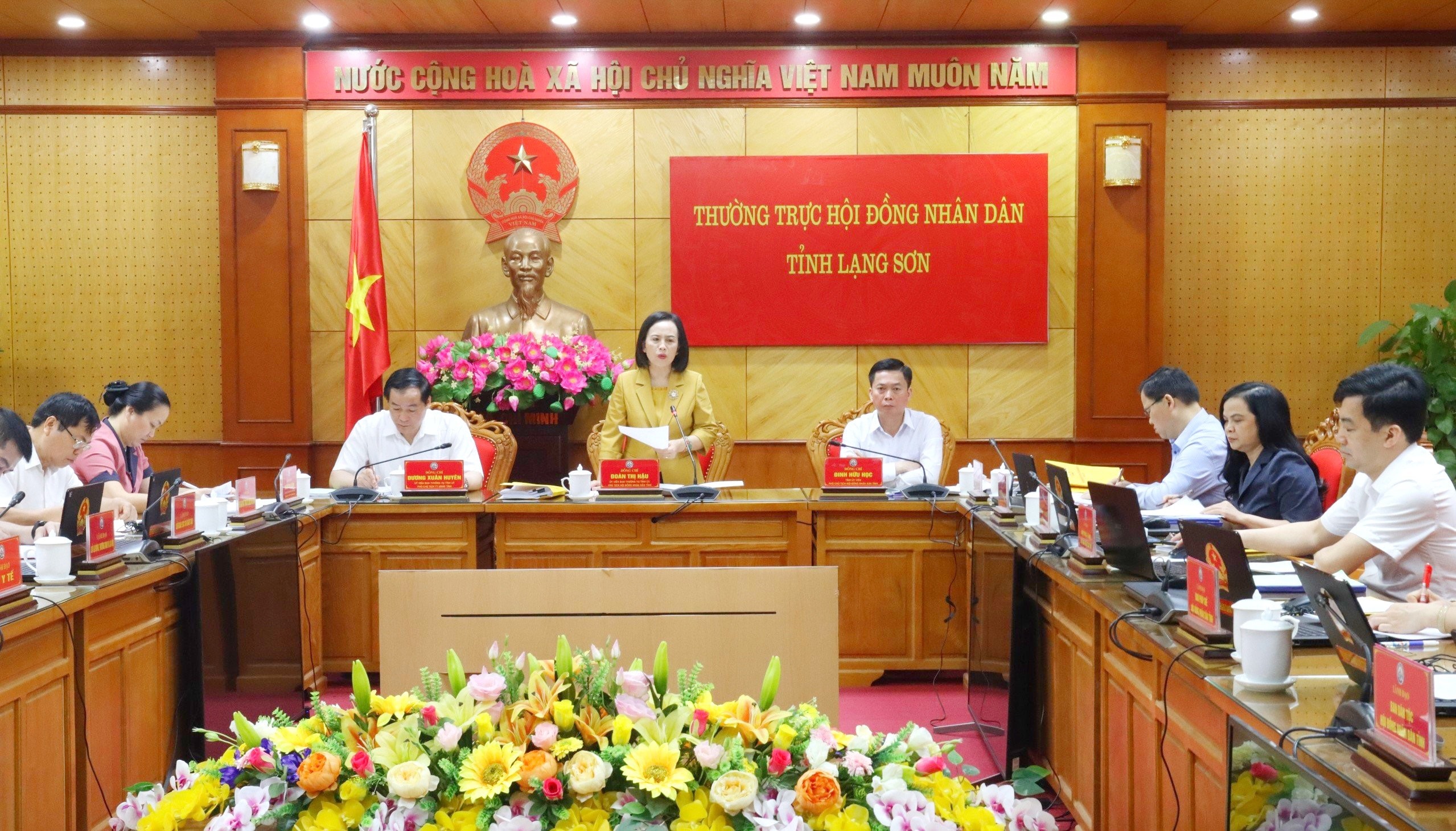 Ảnh 1. Chủ tịch HĐND Đoàn Thị Hậu Chủ trì phiên chất vấn. Ảnh BN