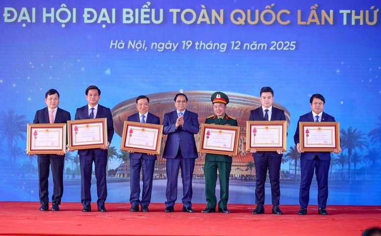 TỔNG THUẬT: Thủ tướng Chính phủ và Chủ tịch Quốc hội dự lễ khởi công, khánh thành 234 dự án lớn trên cả nước- Ảnh 5.