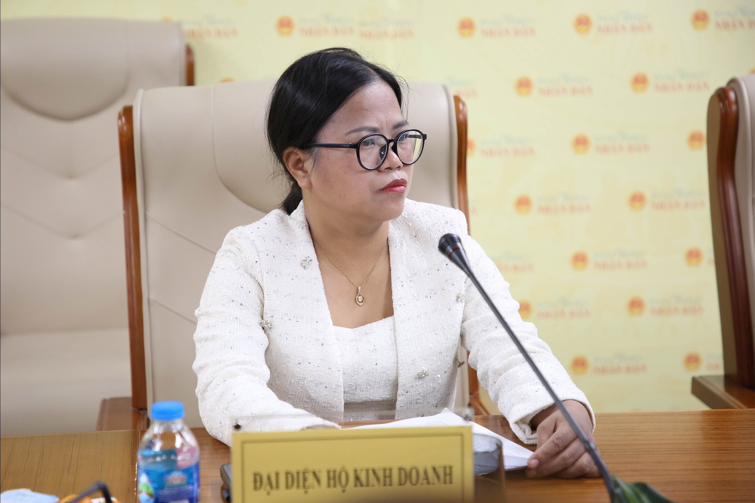 Bà Nguyễn Thị Thành, đại diện hộ kinh doanh chia sẻ tại To đàm