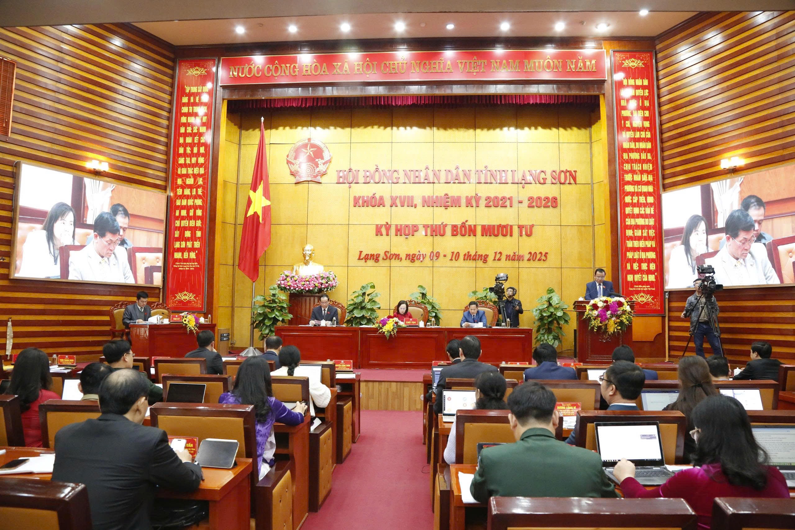 Kỳ họp thứ 44 của HĐND tỉnh Lạng Sơn. Ảnh BN
