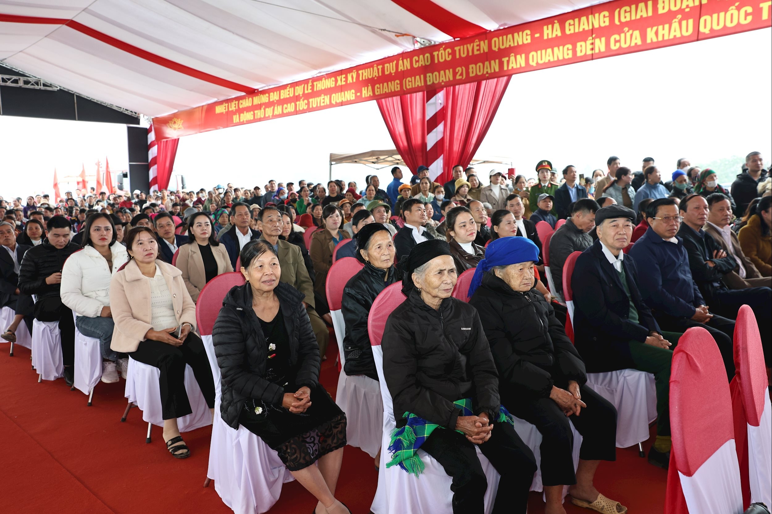 Nhân dân Tuyên Quang dự Lễ thông xe kỹ thuật dự án cao tốc Tuyên Quang – Hà Giang (giai đoạn 1)