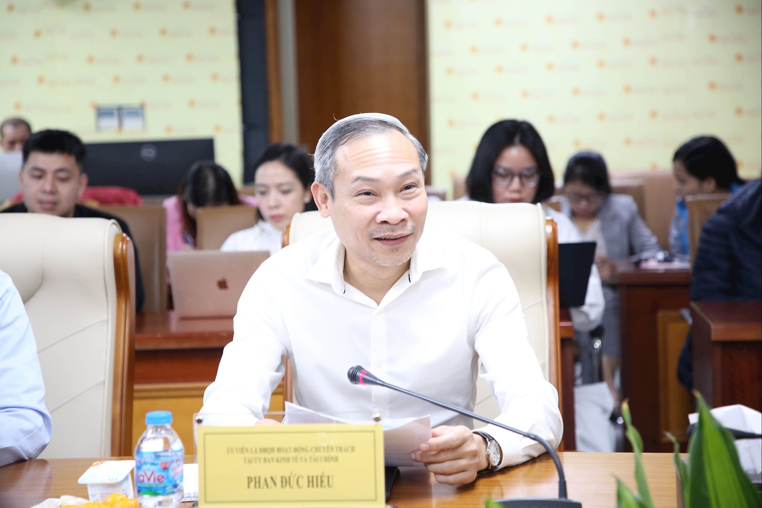 Ủy viên là ĐBQH hoạt động chuyên trách tại Ủy ban Kinh tế và Tài chính Phan Đức Hiếu chia sẻ tại Toa đàm