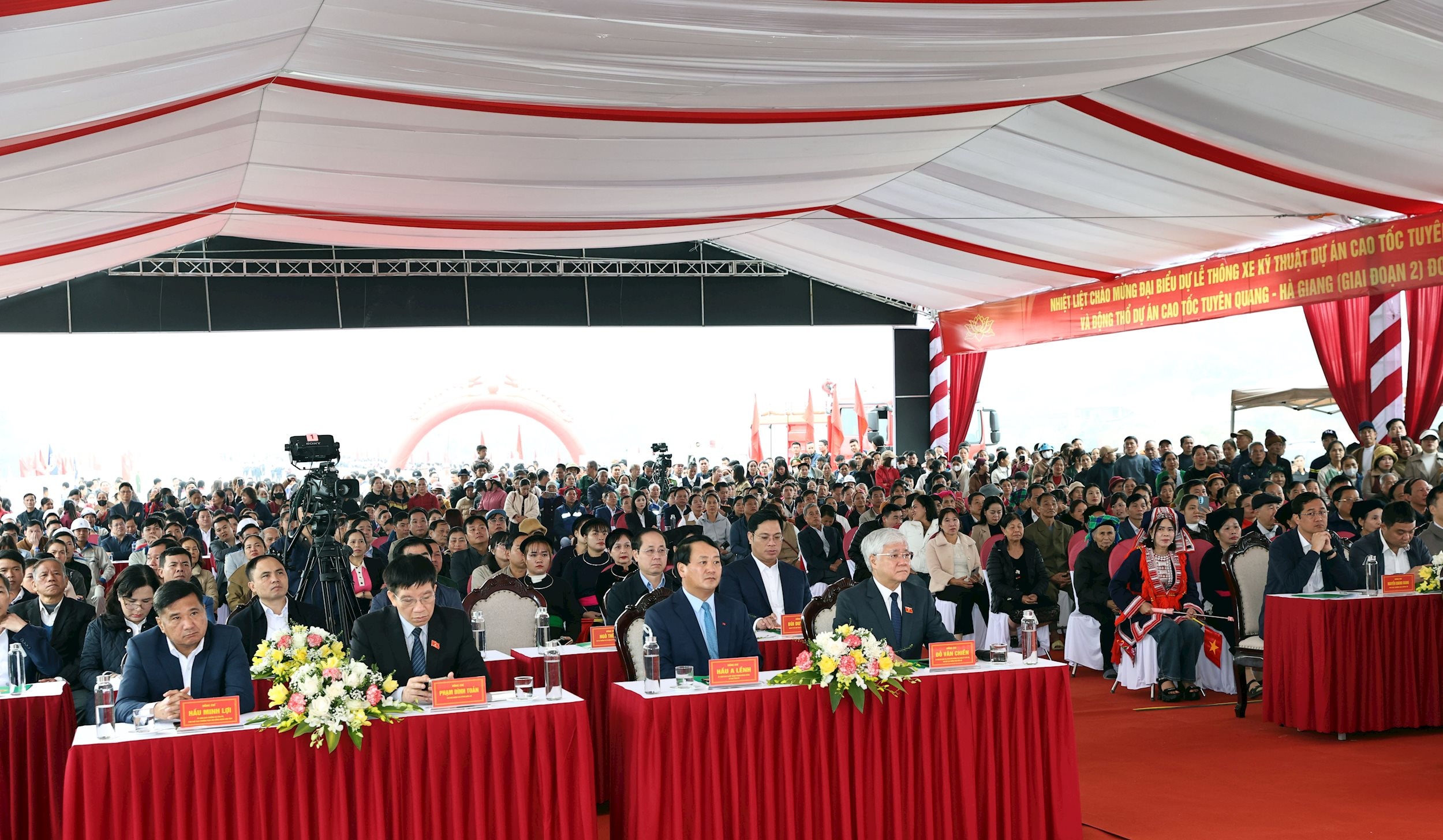 Phó Chủ tịch Thường trực Quốc hội Đỗ Văn Chiến dự Lễ thông xe kỹ thuật dự án cao tốc Tuyên Quang – Hà Giang (giai đoạn 1) (2)