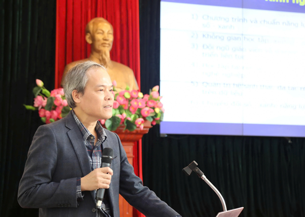 TS. Nguyễn Quang Việt, Uỷ viên Thư ký Tiểu ban Giáo dục nghề nghiệp, Hội đồng Quốc gia Giáo dục và Phát triển nhân lực, báo cáo tại phiên họp