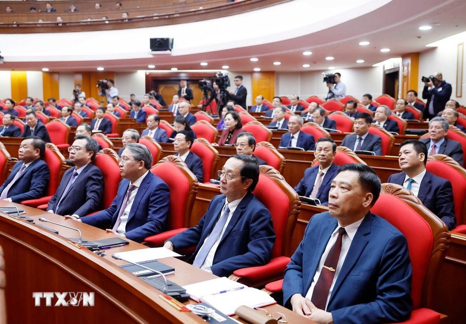 Các đại biểu dự phiên bế mạc Hội nghị lần thứ 15 Ban Chấp hành Trung ương khoá XIII. Ảnh: Doãn Tấn - TTXVN