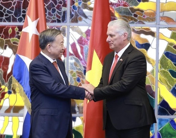 General Secretary of the Communist Party of Vietnam To Lam and First Secretary of the Communist Party of Cuba and President of Cuba Miguel Diaz-Canel Bermudez (Photo: VNA)