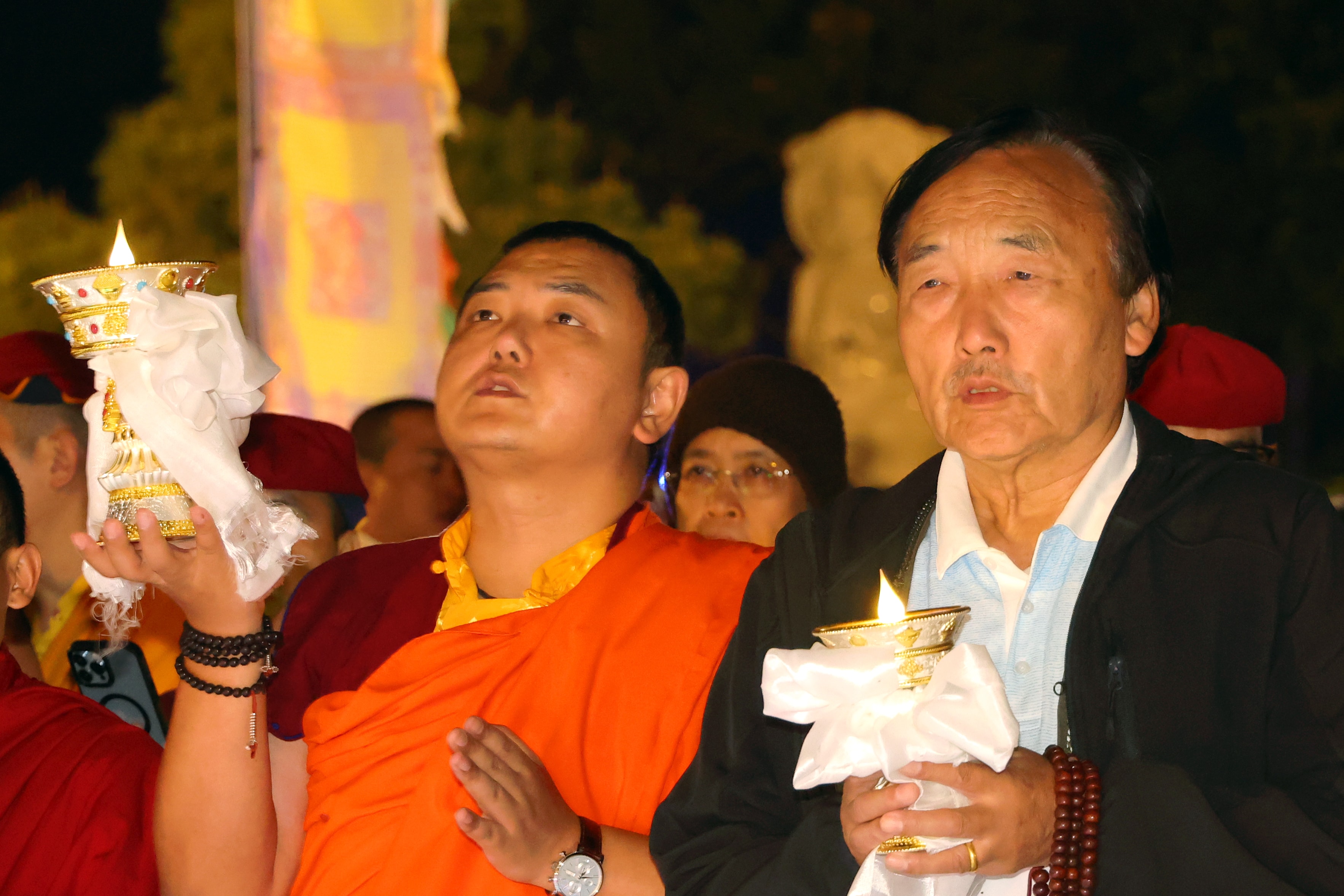 14, Đức Gyalwang Drukpa và Cha cúng dường đèn, năm 2024