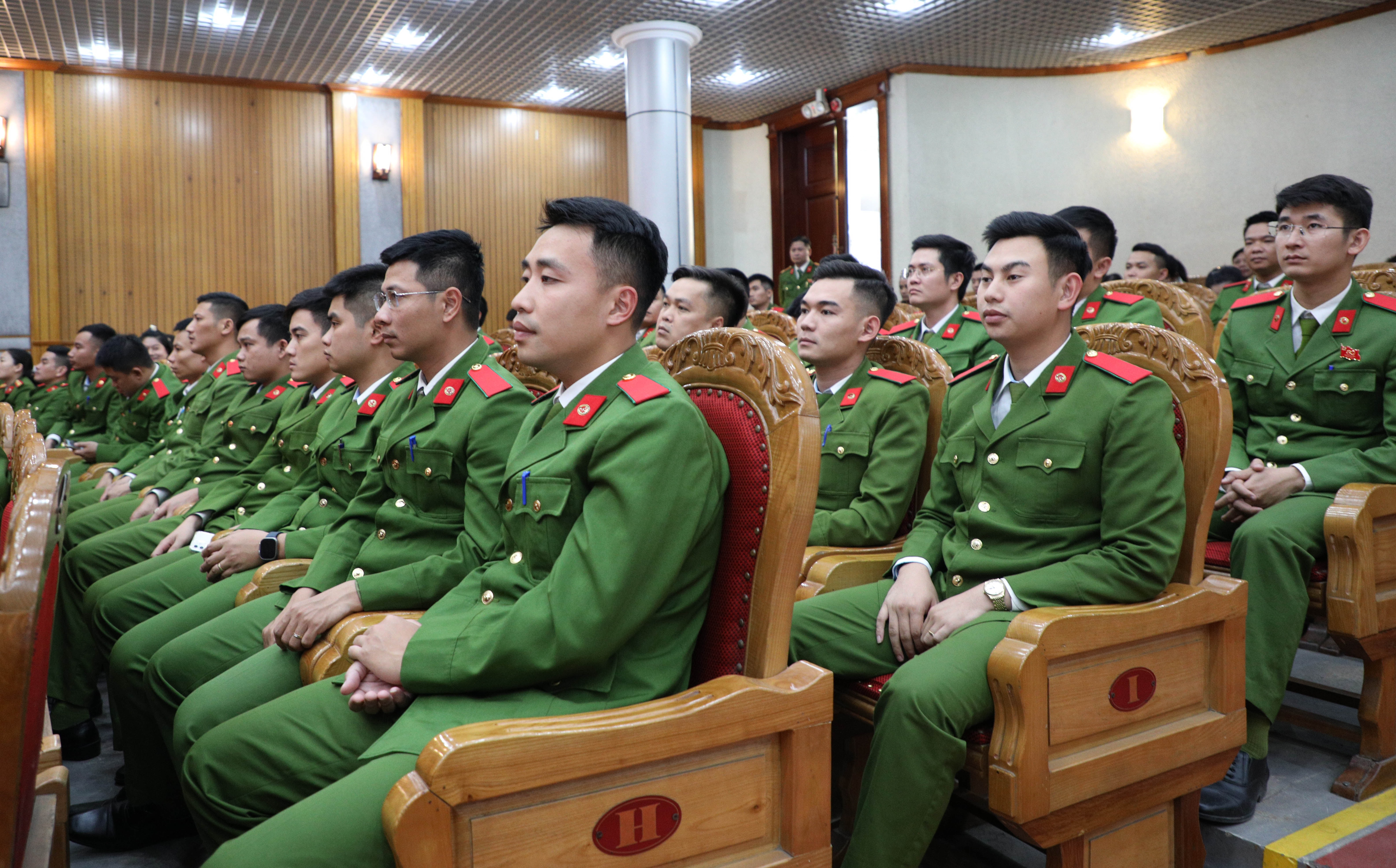 Các đại biểu tham dự hội thảo