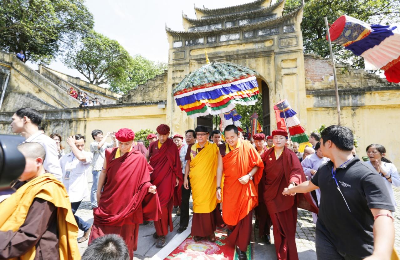 4, Đức Gyalwang Drukpa và Đức Gyalwa Dokhampa thăm Hoàng thành Thăng Long, năm 2014