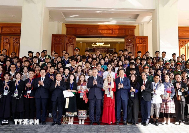Tổng Bí thư Tô Lâm gặp mặt học sinh, sinh viên, thanh niên dân tộc thiểu số xuất sắc, tiêu biểu. (Ảnh: Thống Nhất/TTXVN) ttxvn-tong-bi-thu-gap-mat-hoc-sinh-sinh-vien-thanh-nien-dan-toc-thieu-so-xuat-sac-tieu-bieu-1.jpg