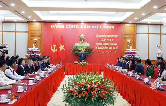 2-to-lam-young-ethnics-vna.jpg