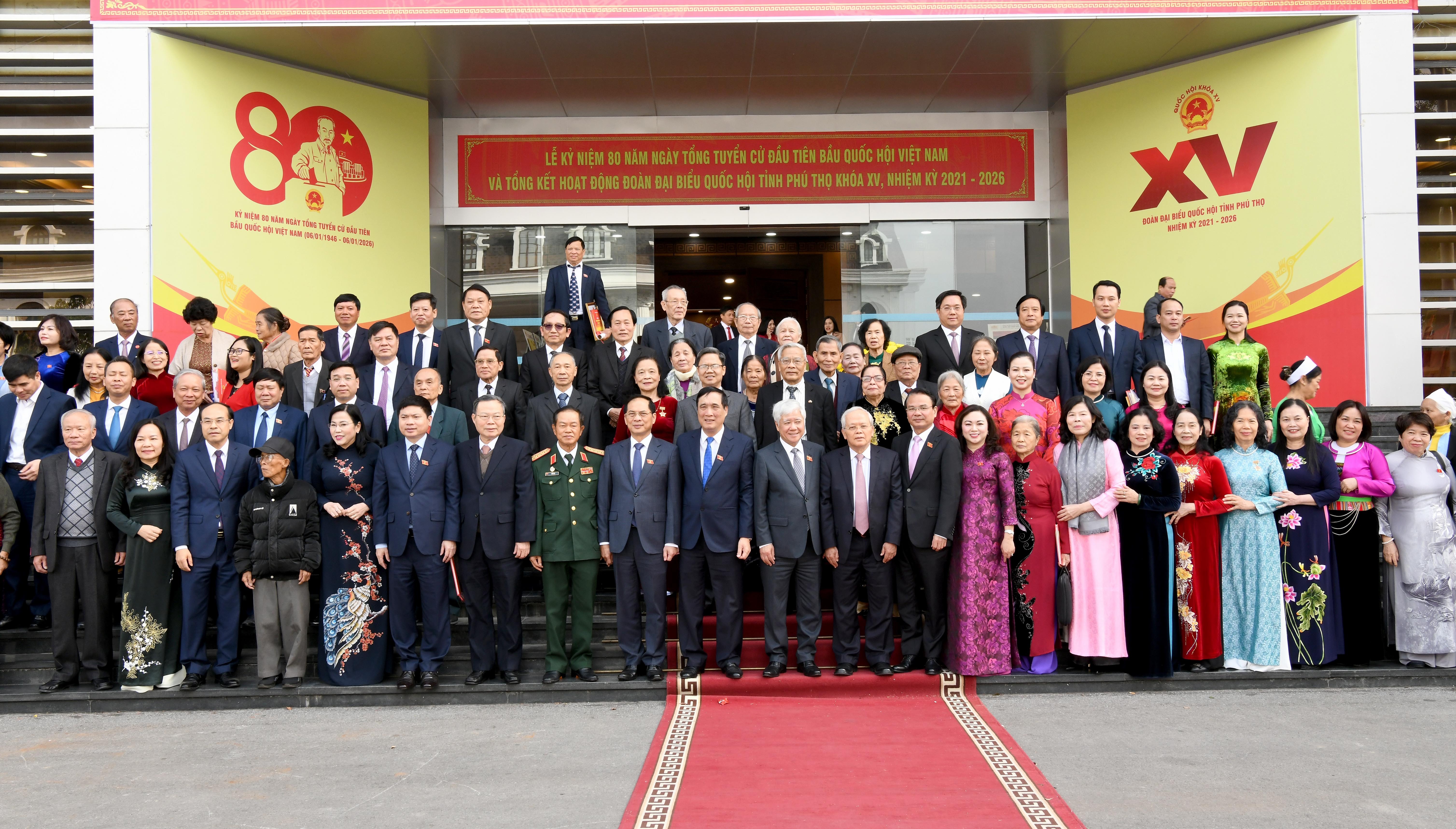 Phó Chủ tịch Thường trực Quốc hội Đỗ Văn Chiến, Phó Thủ tướng Chính phủ Bùi Thanh Sơn với các đại biểu dự buổi lễ. Ảnh: Lâm Hiển