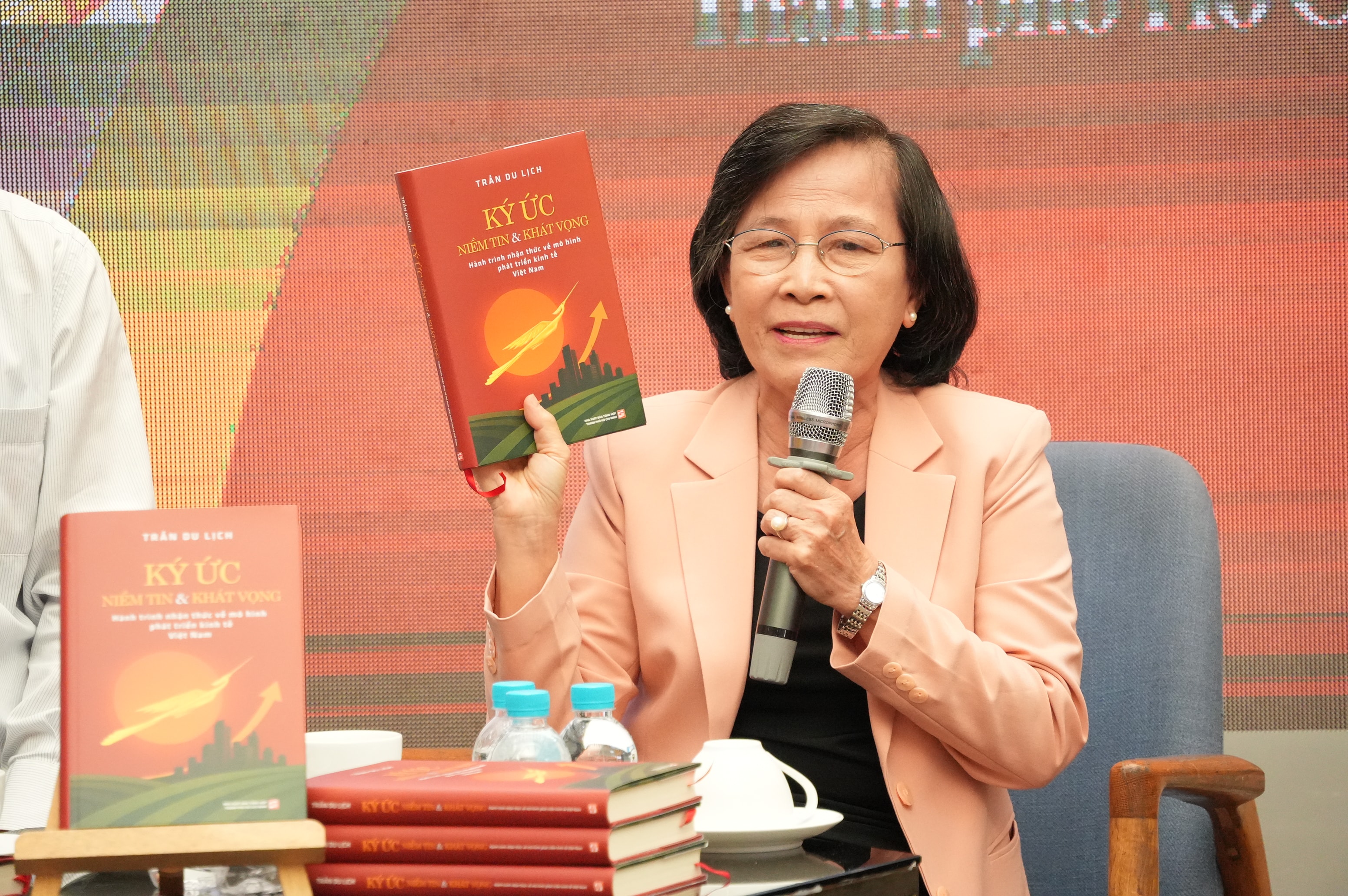 8 Nguyên Phó Bí thư Thành ủy nguyên Chủ tịch HĐND TP. Hồ Chí Minh Phạm Phương Thảo
