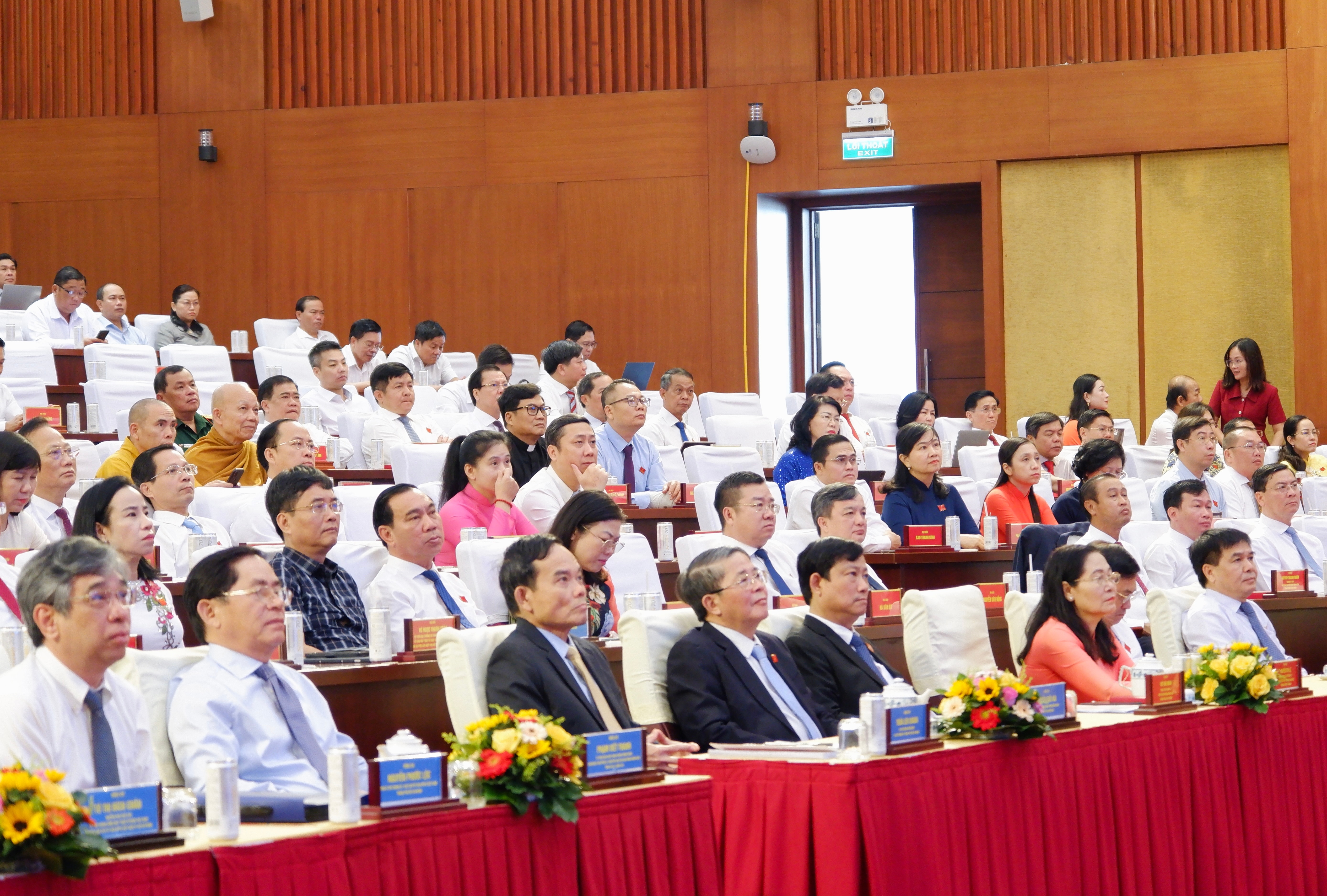 Ph&oacute; Chủ tịch Quốc hội Nguyễn Đức Hải, B&iacute; thư Th&agrave;nh ủy TP. Hồ Ch&iacute; Minh Trần Lưu Quang c&ugrave;ng c&aacute;c đại biểu tham dự hội nghị