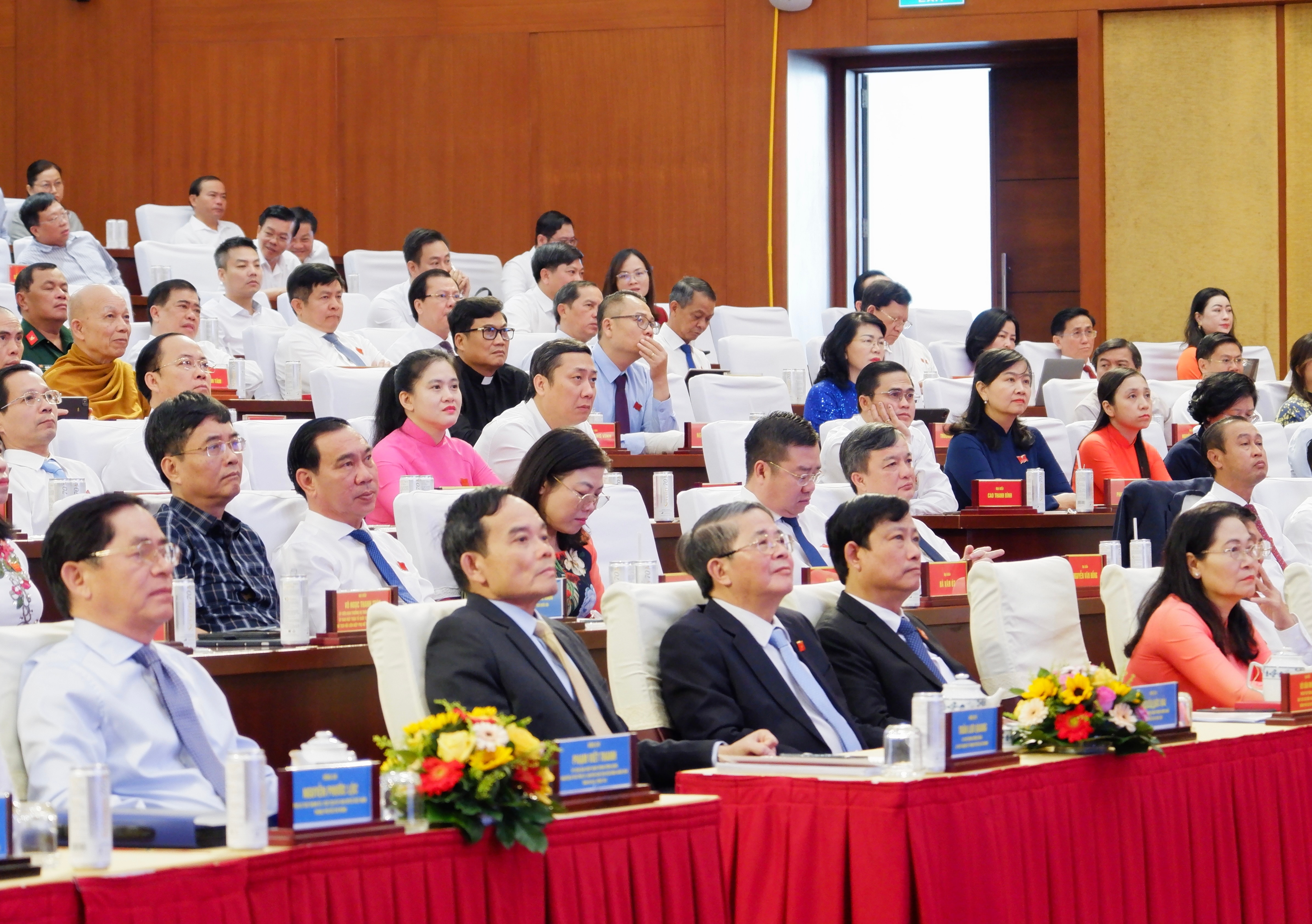 Ph&oacute; Chủ tịch Quốc hội Nguyễn Đức Hải, B&iacute; thư Th&agrave;nh ủy TP. Hồ Ch&iacute; Minh Trần Lưu Quang c&ugrave;ng c&aacute;c đại biểu tham dự hội nghị. Ảnh: Hoa L&ecirc;