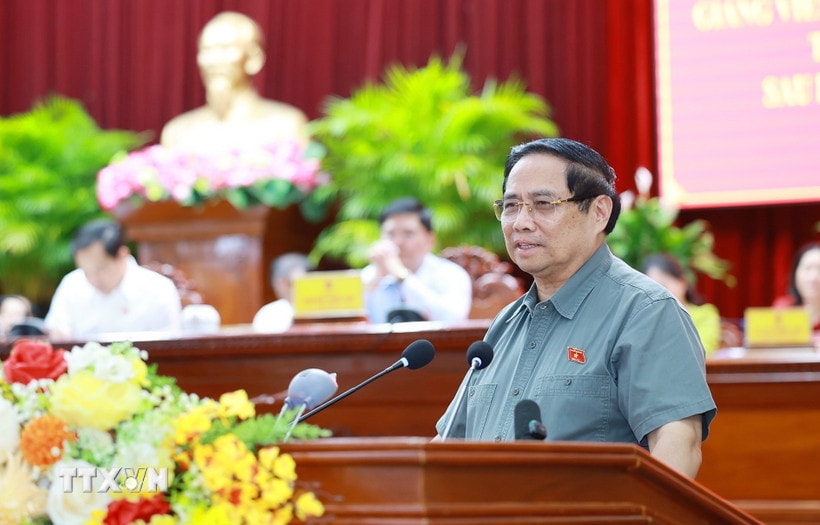 Thủ tướng Phạm Minh Chính phát biểu tại hội nghị tiếp xúc cử tri thành phố Cần Thơ chuyên đề về y tế và giáo dục. (Ảnh: Dương Giang/TTXVN)