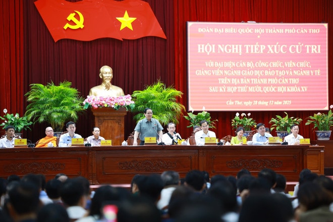 Thủ tướng Phạm Minh Chính tiếp xúc cử tri thành phố Cần Thơ chuyên đề về y tế và giáo dục. (Ảnh: Dương Giang/TTXVN) thu-tuong-tiep-xuc-cu-tri-thanh-pho-can-tho-3.jpg