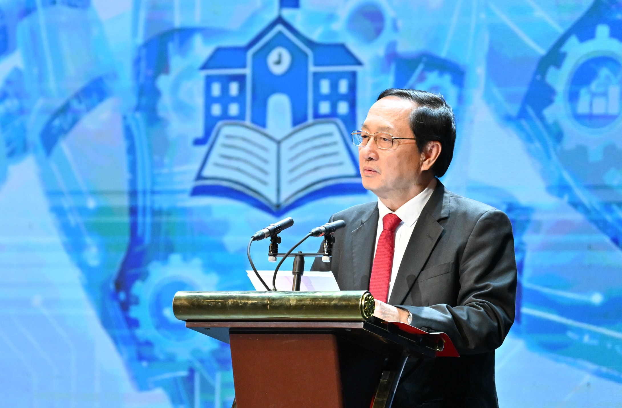 Phó Trưởng ban Tuyên giáo và Dân vận Trung ương Huỳnh Thành ĐạtVQK_0389