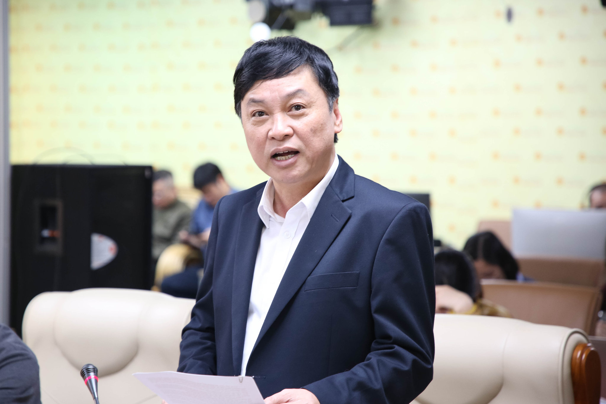 Phó Tổng Link Game QQ8823 Báo QQ88c Xóc Đĩa QQ8823 Bóng Đá Lê Thanh Kim phát biểu khai mạc tọa đàm.
