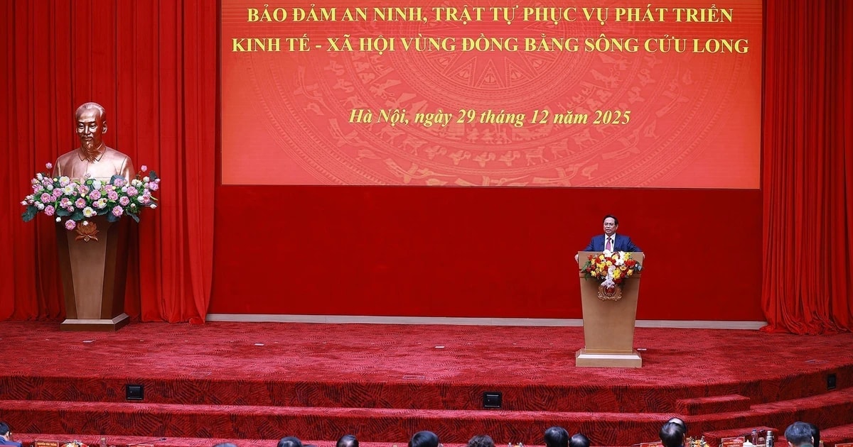 Prime Minister Pham Minh Chinh chairs the conference in Hanoi on December 29. (Photo: VNA)