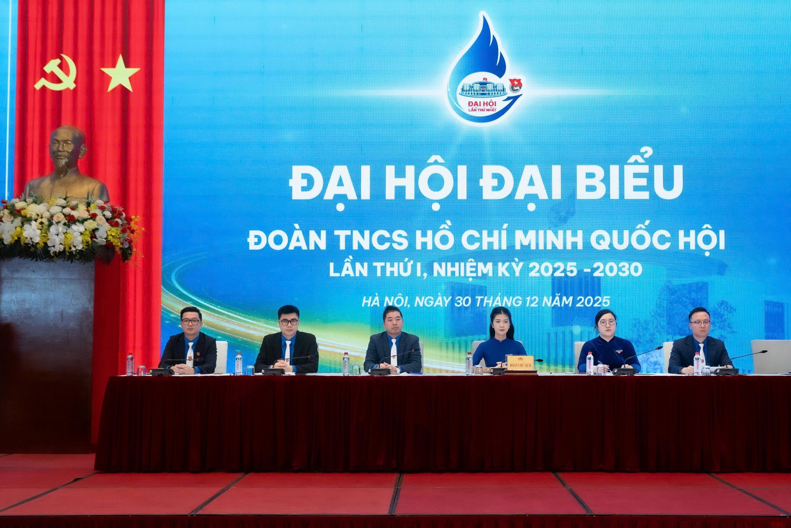 Đoàn Chủ tịch Đại hộ
