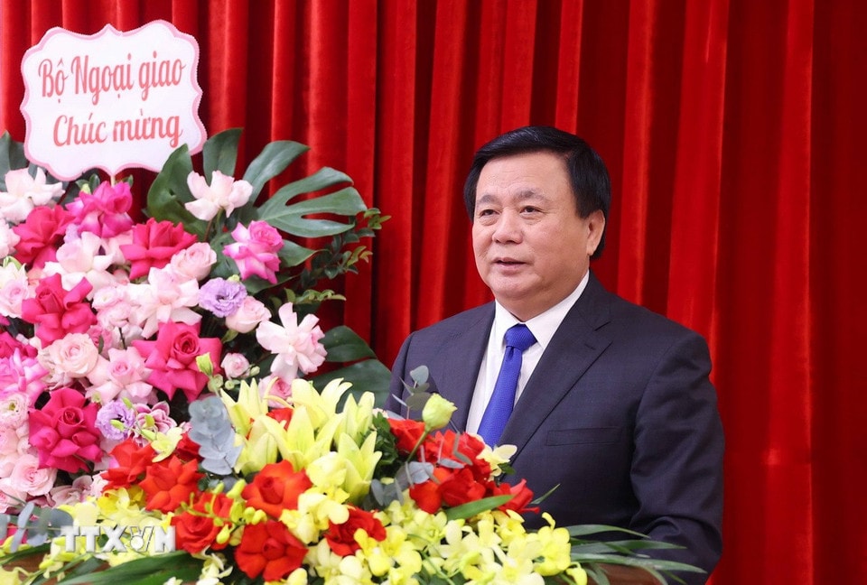 Giám đốc Học viện Chính trị Quốc gia Hồ Chí Minh Nguyễn Xuân Thắng phát biểu giao nhiệm vụ cho tân Phó Giám đốc Học viện Chính trị Quốc gia Hồ Chí Minh. (Ảnh: Văn Điệp/TTXVN)