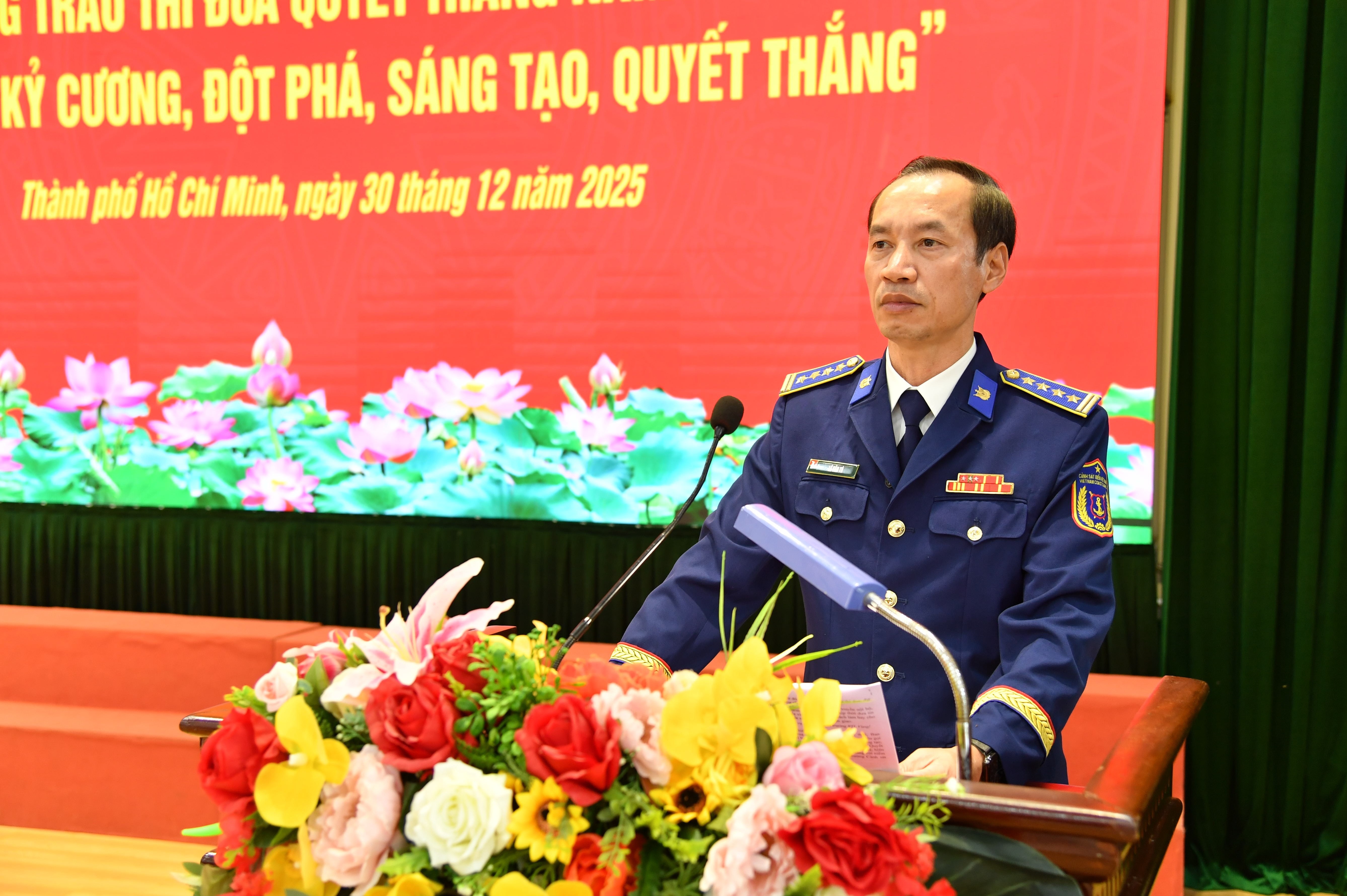 Đại tá Lê Văn Tú, Bí thư Đảng ủy, Chính ủy, Chủ tịch Hội đồng Thi đua - Khen thưởng Vùng Cảnh sát biển 3 phát biểu tại lễ phát động