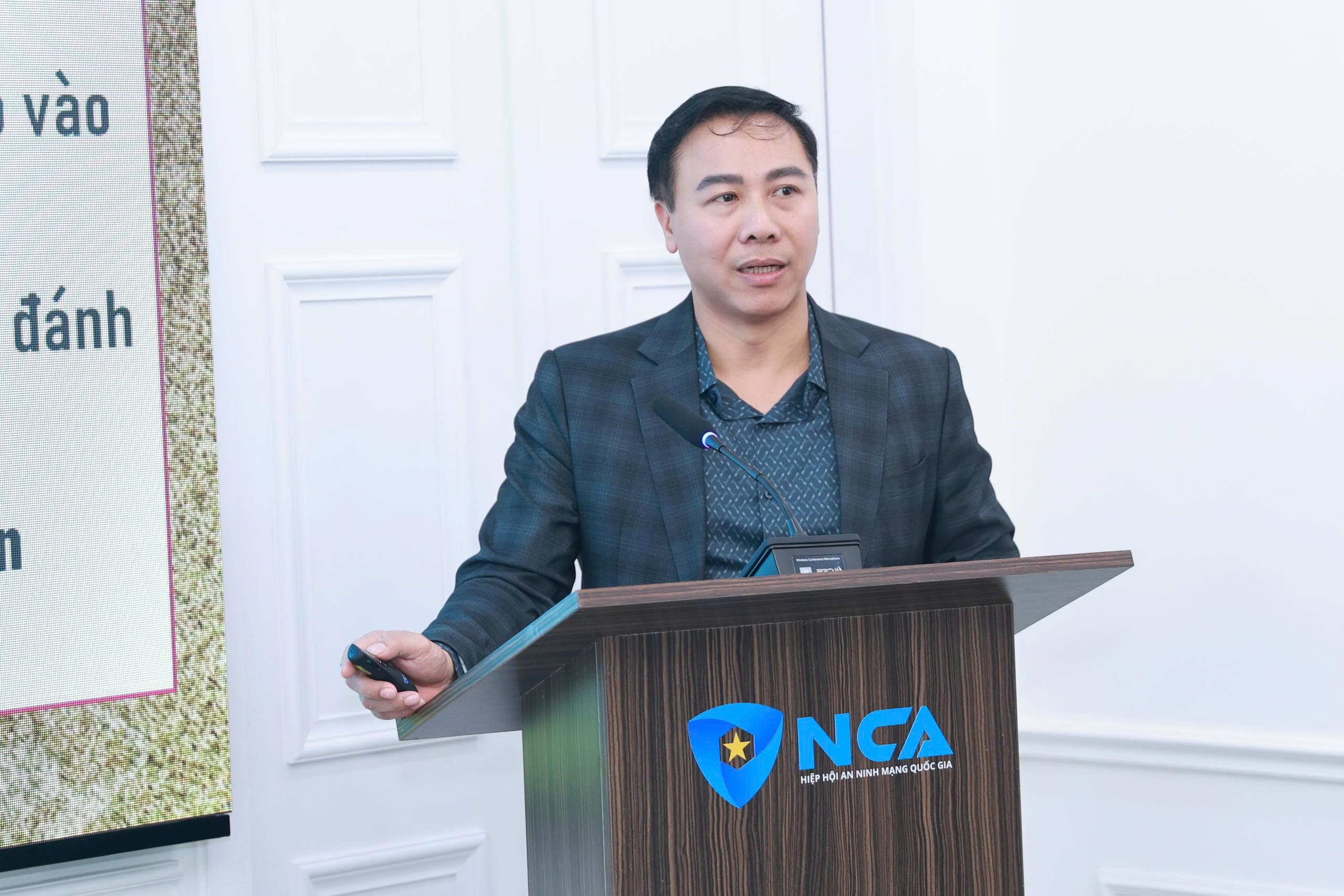 Thượng tá Nguyễn Đình Đỗ Thi, Phó Trưởng phòng Tham mưu, Cục An ninh mạng và phòng, chống tội phạm sử dụng công nghệ cao (Bộ Công an) phát biểu. Ảnh: Mỹ Hạnh
