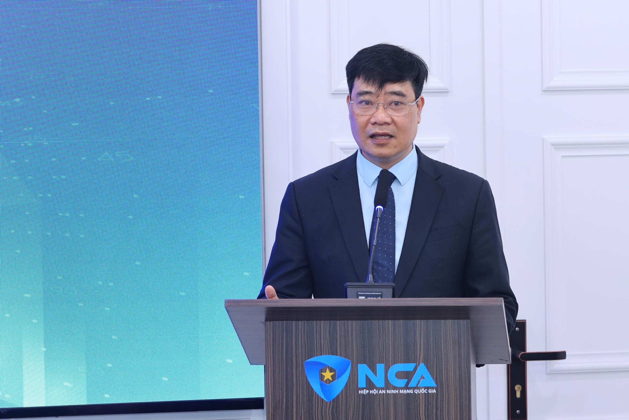 Đại tá Nguyễn Hồng Quân, Phó Cục trưởng Cục An ninh mạng và phòng, chống tội phạm sử dụng công nghệ cao (Bộ Công an), Trưởng Ban An ninh dữ liệu và Bảo vệ dữ liệu cá nhân (Hiệp hội An ninh mạng quốc gia) phát biểu. Ảnh: Mỹ
