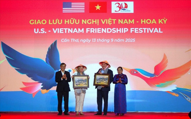 US-Vietnam Friendship Festival in the Mekong Delta city of Can Tho (September 2025). (Photo: VNA) vna-potal-chuong-trinh-giao-luu-huu-nghi-viet-nam-hoa-ky-827368014-0-9-32.jpg