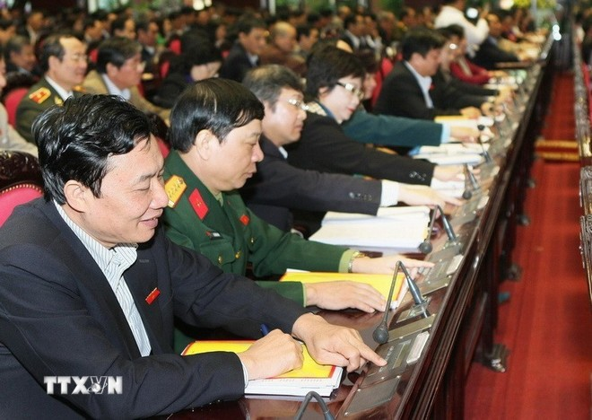 Đại biểu Quốc hội biểu quyết thông qua Dự thảo sửa đổi Hiến pháp năm 1992 tại Kỳ họp thứ 6, Quốc hội khóa XIII 28112013 Ảnh TTXVN
