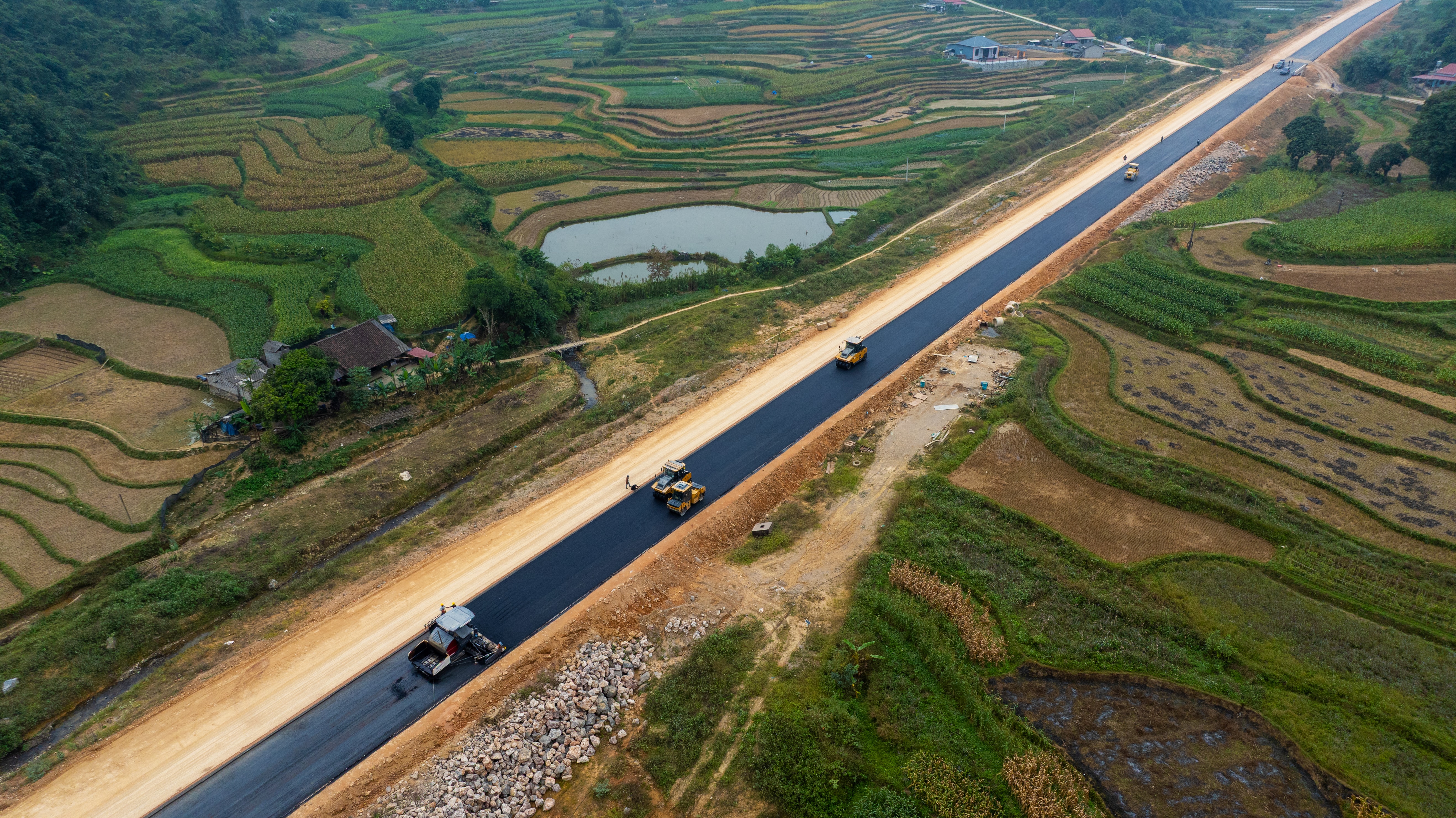 Costruzione del progetto dell'autostrada Dong Dang - Tra Linh.jpg