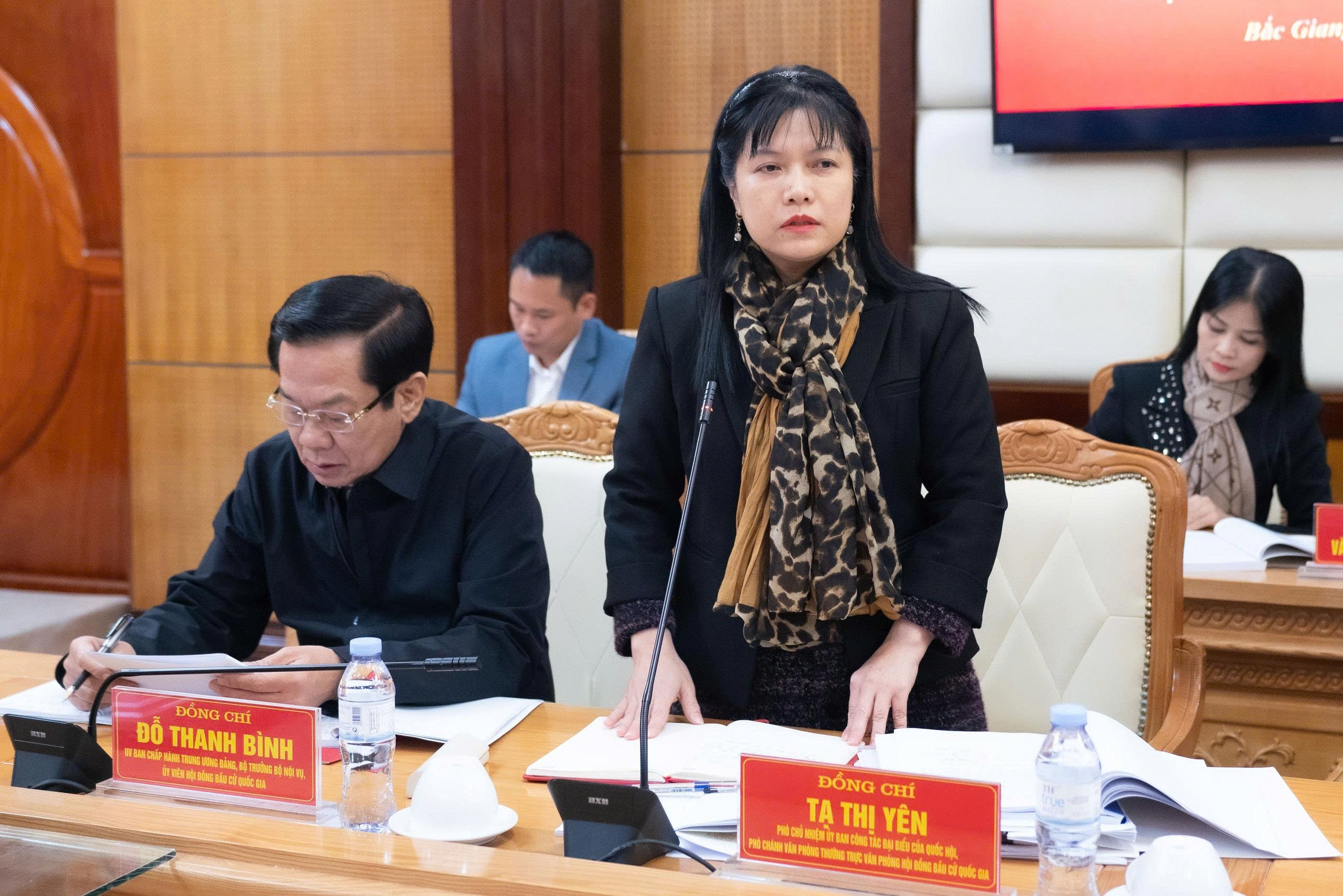 Phó Chủ nhiệm Ủy ban Công tác đại biểu của Quốc hội, Phó Chánh Văn phòng Thường trực Văn phòng Hội đồng bầu cử quốc gia Tạ Thị Yên phát biểu