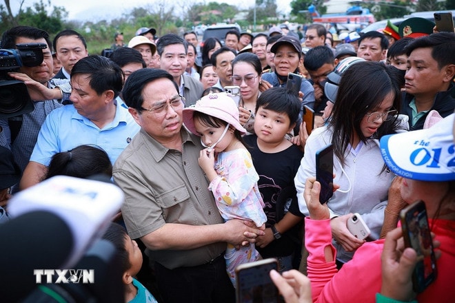 ttxvn-thu-tuong-kiem-tra-cong-tac-khac-phuc-hau-qua-mua-lu-tai-dak-lak-17.jpg