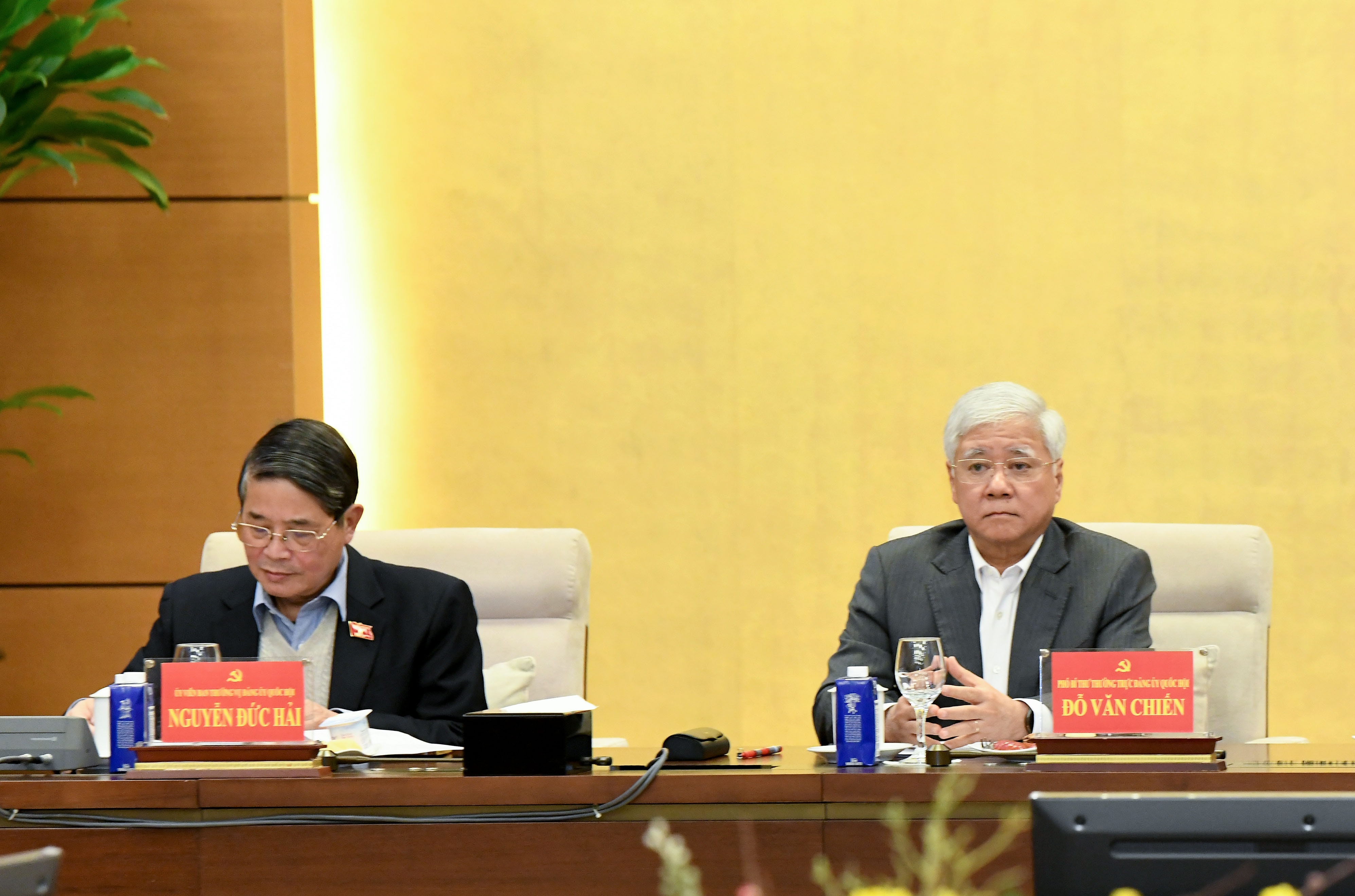 Các đaị biểu tham dự phiên họp.2