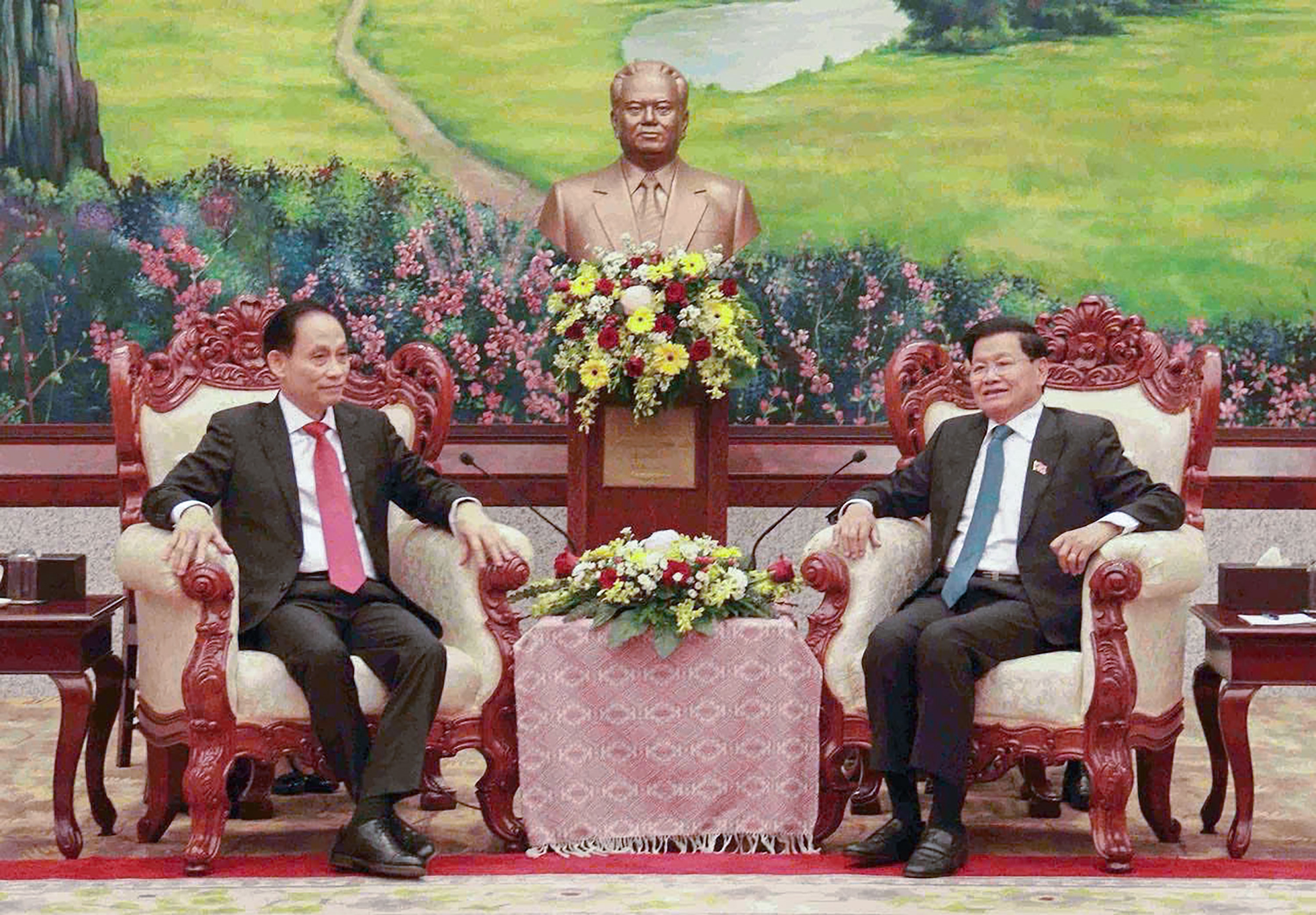 Gặp TBT Lào