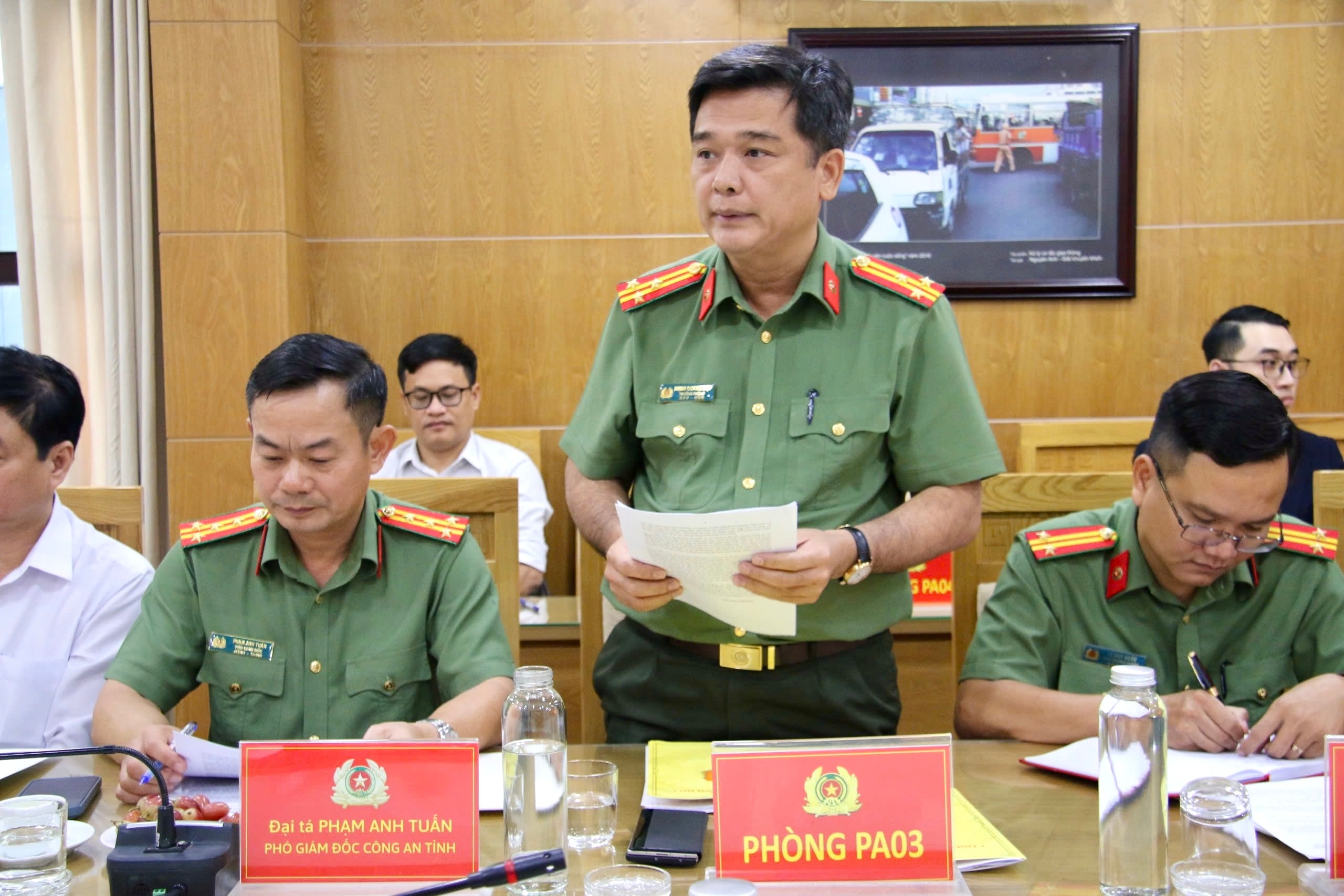 Trưởng phòng PA03, Công an tỉnh Khánh Hòa, Thượng tá Trịnh Quang Hiệp phát biểu tại cuộc làm việc.