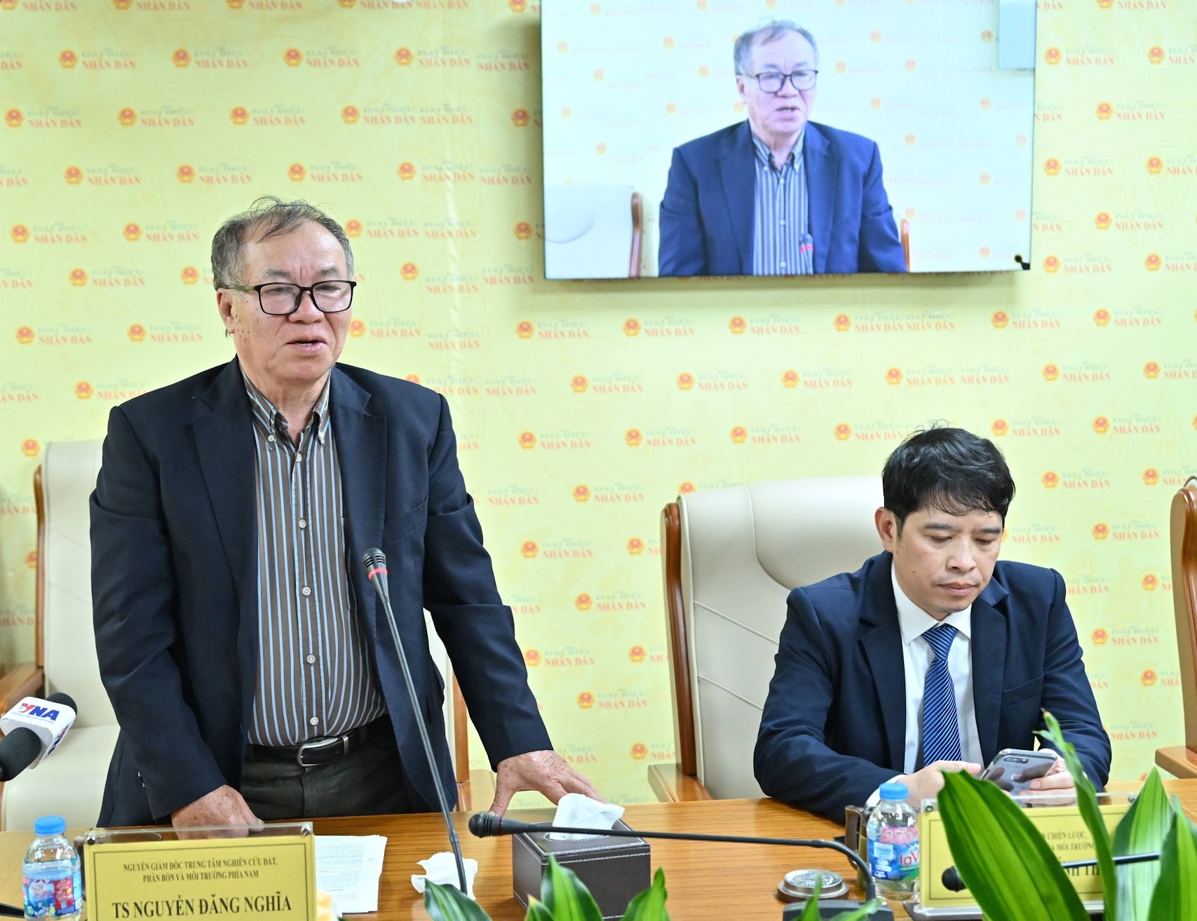 TS Nguyễn Đăng Nghĩa, nguyên Giám đốc Trung tâm Nghiên cứu đất, phân bón và môi trường phía NamVQK_9892