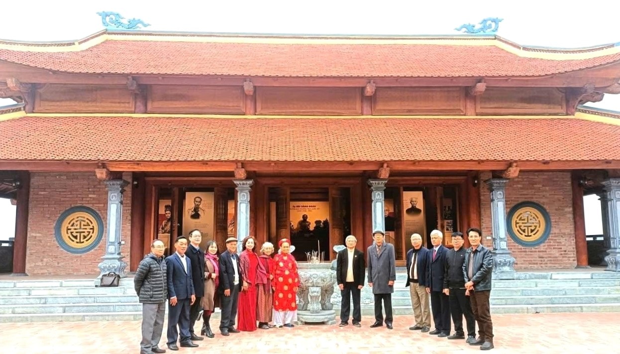 Ung Thien, HN